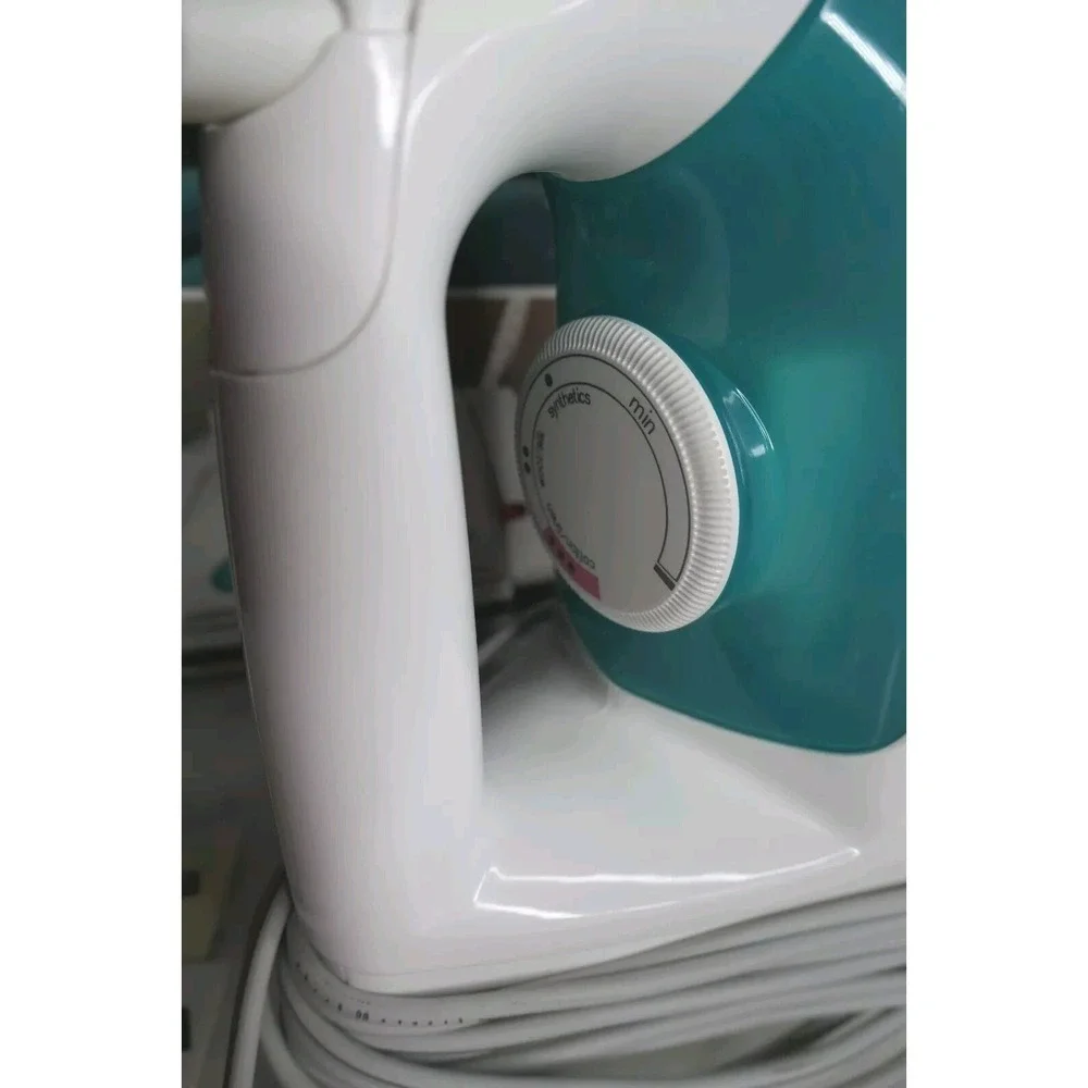 Rowenta Powerglide DE-07 Steam nd Dry Iron Open Box AutoOff Vertical Steam